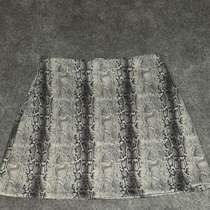 Gilli Black and Gray Snake Print Mini Skirt